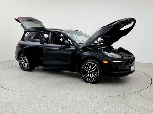 Used 2022 Porsche Macan image 10