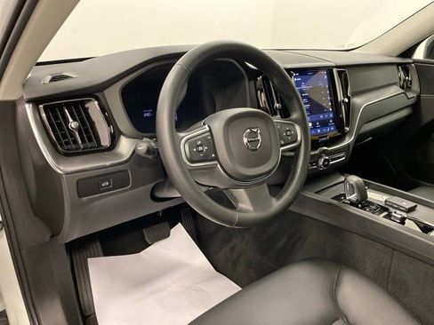 Used 2025 Volvo XC60 B5 Core AWD/4WD image 10