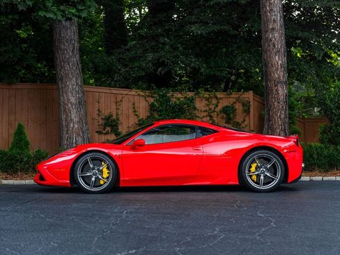 Used 2015 Ferrari 458 Speciale Coupe RWD image 2