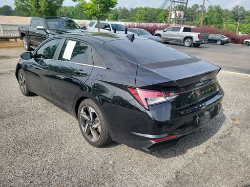 Used 2022 Hyundai Elantra Limited FWD image 4