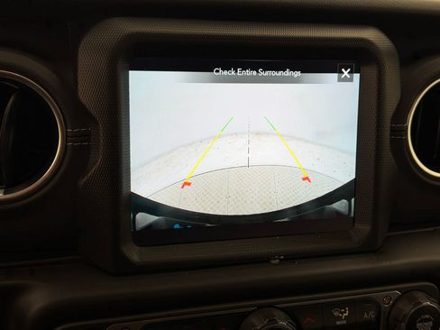Used 2023 Jeep Wrangler Unlimited Sahara w/ Cold Weather Group AWD/4WD image 21