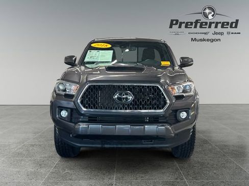 Used 2018 Toyota Tacoma TRD Sport image 11