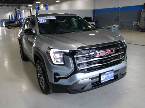 Used 2025 GMC Terrain Elevation w/ Technology Package II AWD/4WD image 3