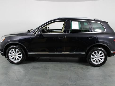 Used 2017 Volkswagen Touareg Sport AWD/4WD image 13