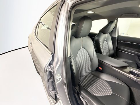 Used 2024 Toyota Camry SE image 27