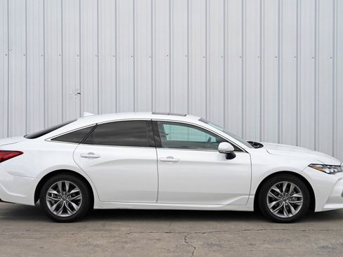 Used 2019 Toyota Avalon XLE w/ Moonroof Package image 49