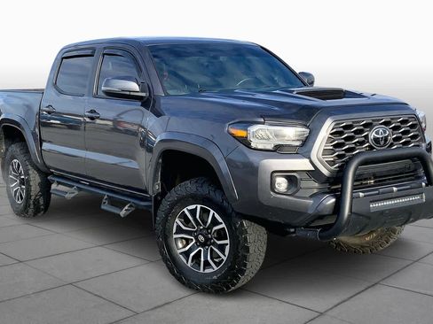 Used 2022 Toyota Tacoma TRD Sport w/ TRD Premium Sport Package AWD/4WD image 3