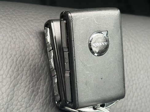 Certified 2025 Volvo V60 B5 Cross Country Plus image 33