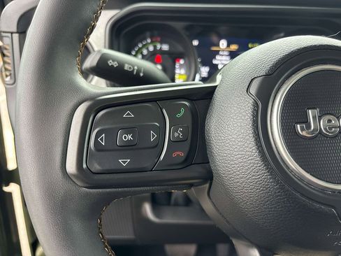 Used 2024 Jeep Wrangler Unlimited w/ Convenience Group AWD/4WD image 16