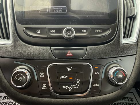 Used 2017 Chevrolet Malibu LT FWD image 21