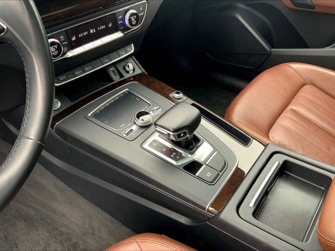 Used 2018 Audi Q5 2.0T Premium Plus w/ Premium Plus Package image 17