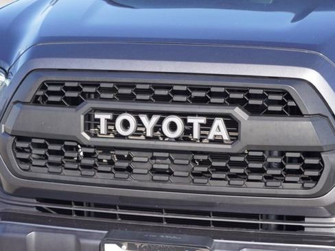 Certified 2023 Toyota Tacoma TRD Off-Road image 9