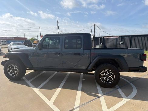 Used 2024 Jeep Gladiator Rubicon w/ Safety Group AWD/4WD image 9