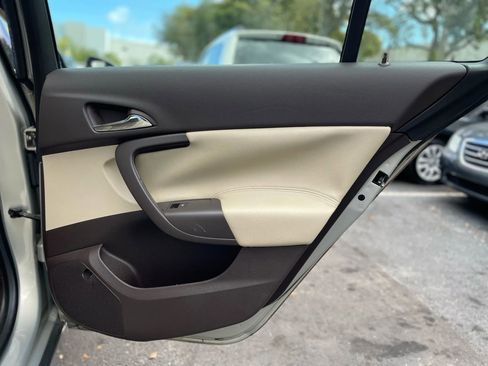 Used 2011 Buick Regal CXL image 32