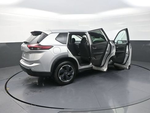 Used 2025 Nissan Rogue SV FWD image 45