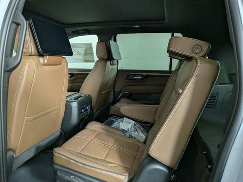 New 2026 Chevrolet Suburban High Country image 30