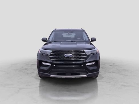 Used 2023 Ford Explorer XLT w/ Equipment Group 202A AWD/4WD image 3
