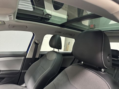 Certified 2022 Volkswagen Taos SE image 12