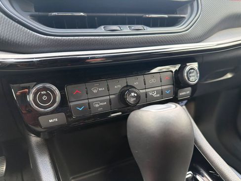 Used 2025 Jeep Compass Trailhawk AWD/4WD image 21