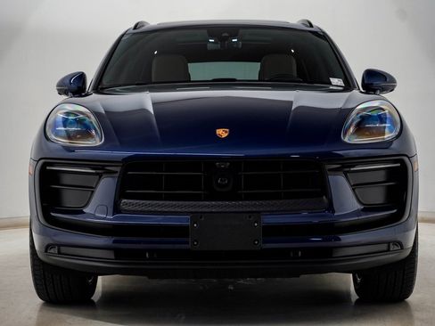 Certified 2025 Porsche Macan image 6