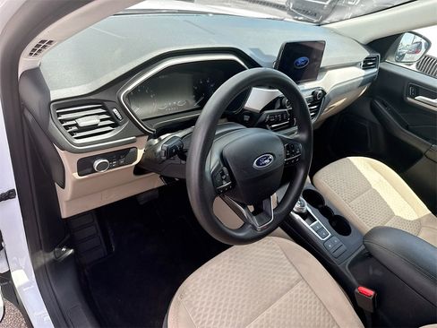Used 2021 Ford Escape SE image 11