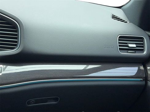 Used 2022 Mercedes-Benz GLE 350 w/ AMG Line Exterior image 20