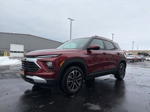 Used 2024 Chevrolet TrailBlazer LT image 3