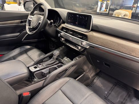 Certified 2022 Kia Telluride SX w/ Nightfall Edition Package image 4