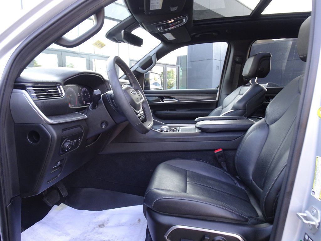 Used 2023 Jeep Wagoneer Series III w/ Premium Group I AWD/4WD image 9