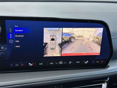 Certified 2025 Chevrolet Traverse LT w/ Driver Confidence Package image 24