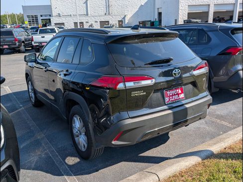 Used 2024 Toyota Corolla Cross LE w/ Moonroof Package image 5