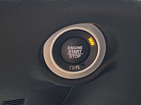 Used 2025 Chrysler Pacifica Select FWD image 23