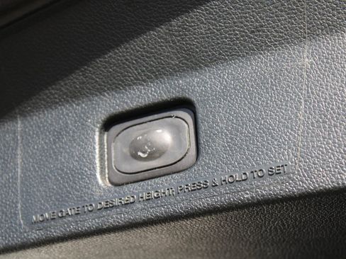 Used 2018 Ford Explorer XLT w/ Equipment Group 202A image 28