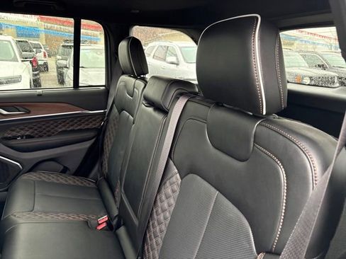 Used 2023 Jeep Grand Cherokee Summit w/ Luxury Tech Group V image 25