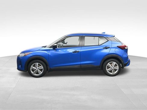 Used 2022 Nissan Kicks S FWD image 2