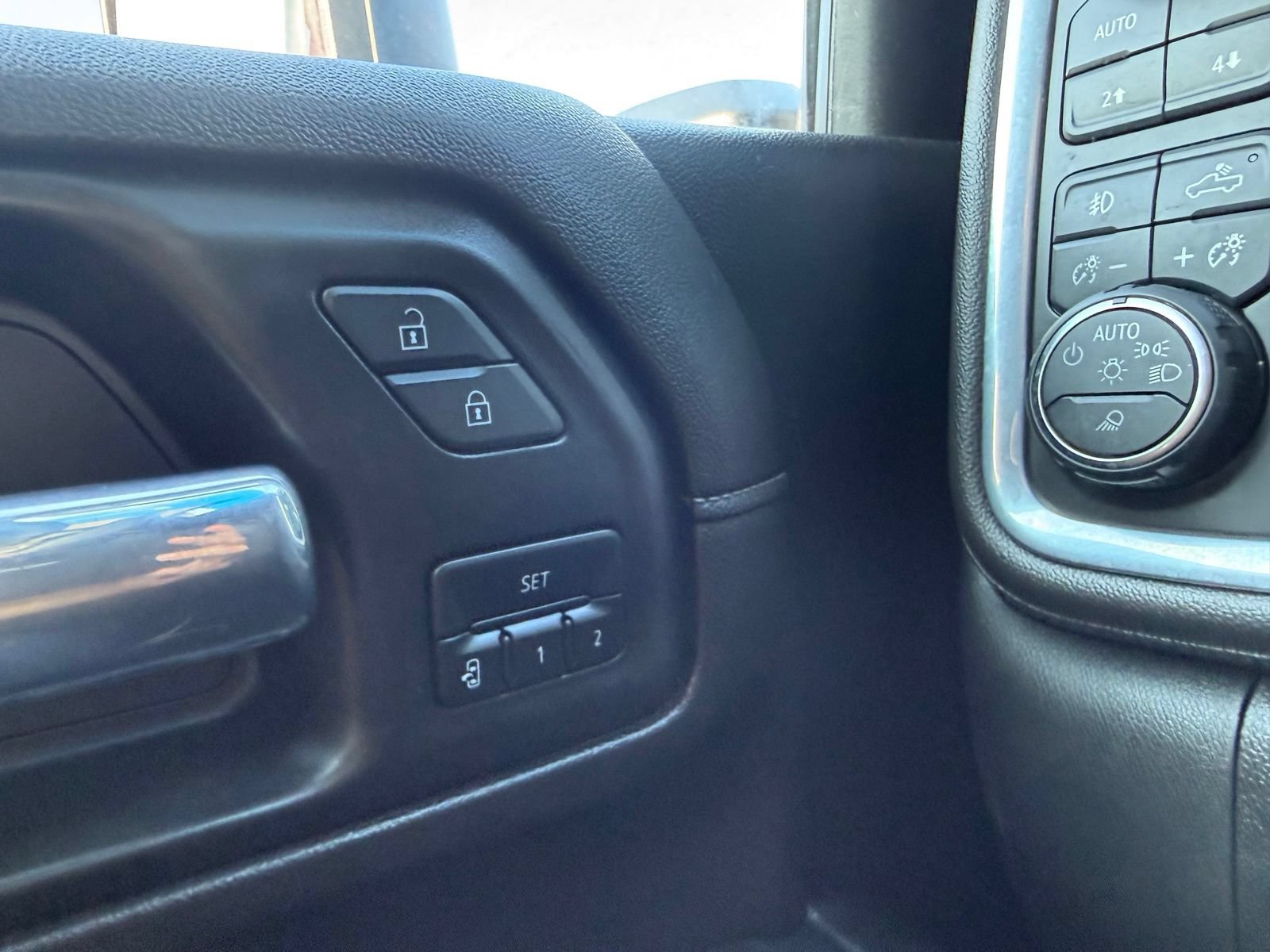 Used 2023 Chevrolet Silverado 2500 LTZ w/ Gooseneck/5TH Wheel Package AWD/4WD image 34