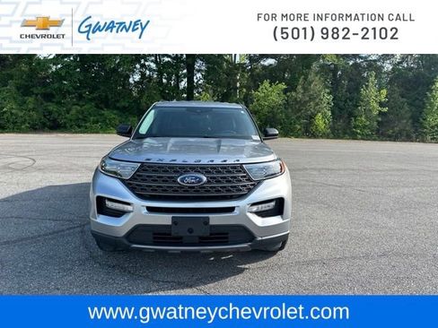 Used 2022 Ford Explorer XLT w/ Equipment Group 202A AWD/4WD image 2