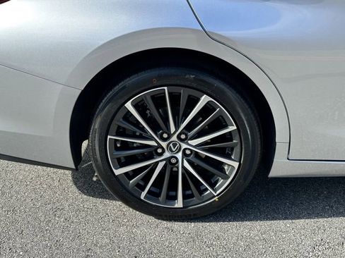 Used 2024 Lexus ES 350 350 w/ Premium Package image 18