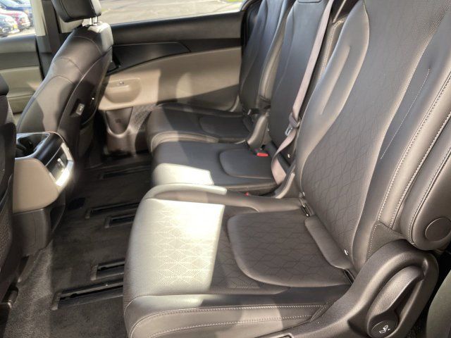 Used 2026 Kia Carnival FWD image 22