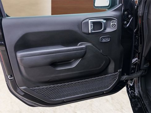 Used 2025 Jeep Wrangler Sport S image 22