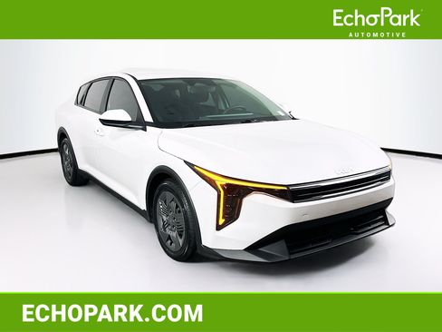 Used 2025 Kia K4 FWD image 1