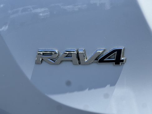 Used 2015 Toyota RAV4 Limited w/ Technology Package AWD/4WD image 9