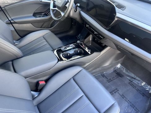 Used 2025 Audi A6 e-tron Premium w/ Convenience Package image 15