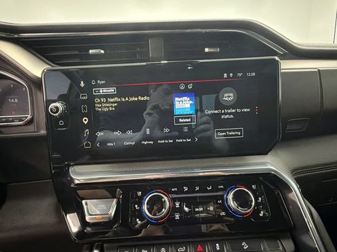 Used 2025 GMC Sierra 1500 Denali w/ Technology Package AWD/4WD image 17
