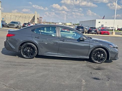 Used 2025 Toyota Camry SE image 10