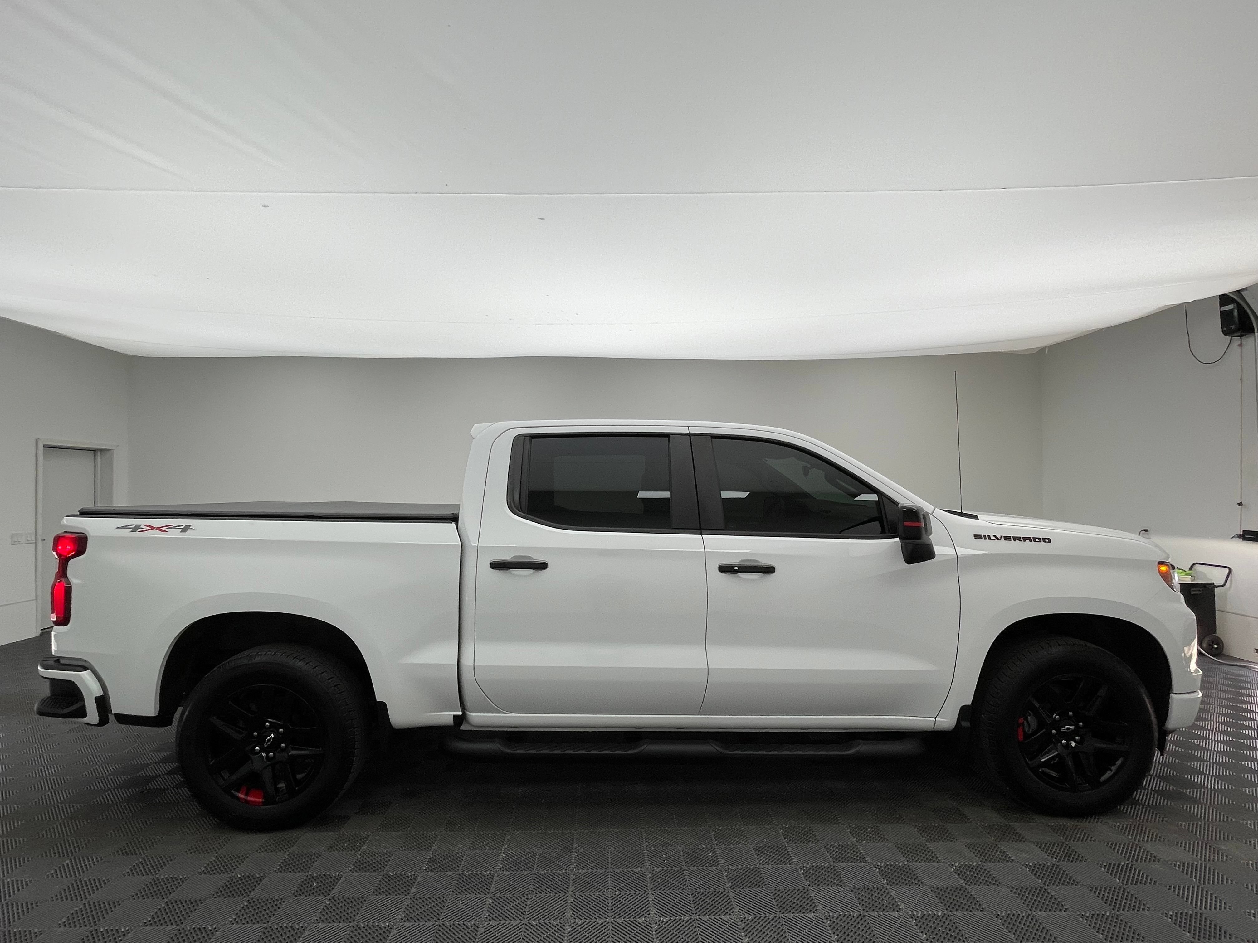 Used 2024 Chevrolet Silverado 1500 RST w/ Redline Edition AWD/4WD image 6