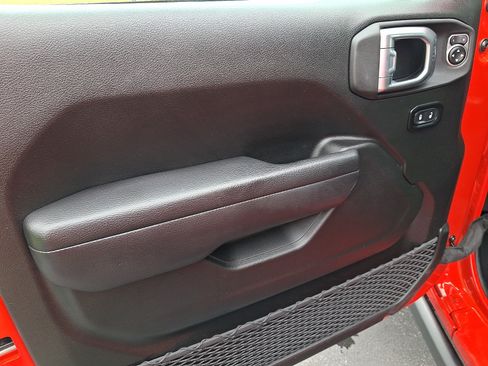 Used 2024 Jeep Wrangler Unlimited AWD/4WD image 12