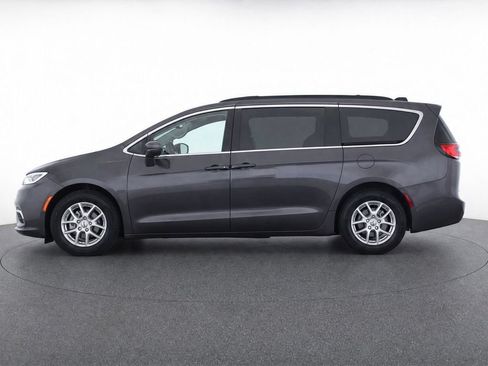 Used 2022 Chrysler Pacifica Touring-L FWD image 3