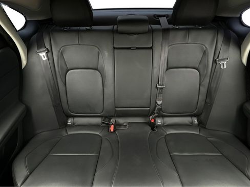 Used 2016 Jaguar XF Premium image 16