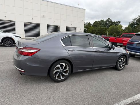 Certified 2017 Honda Accord EX-L image 5